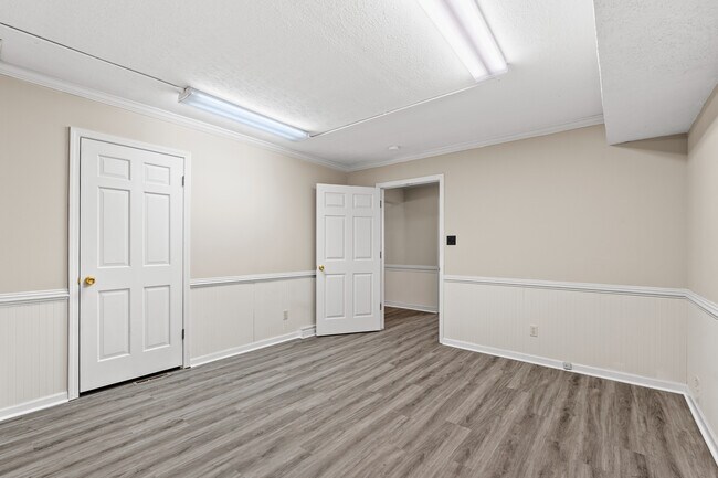 Building Photo - Plymouth