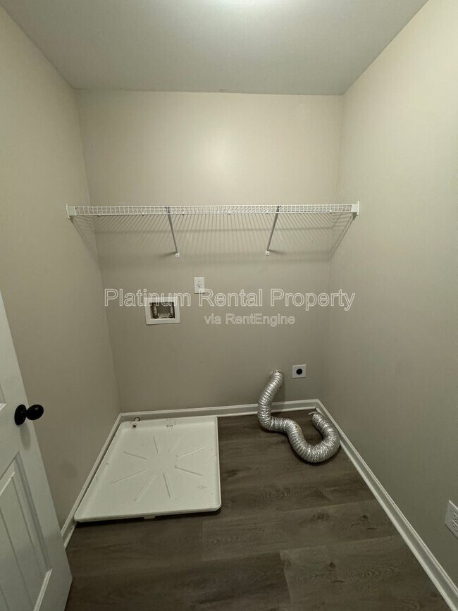 Building Photo - 3368 Pennington Dr