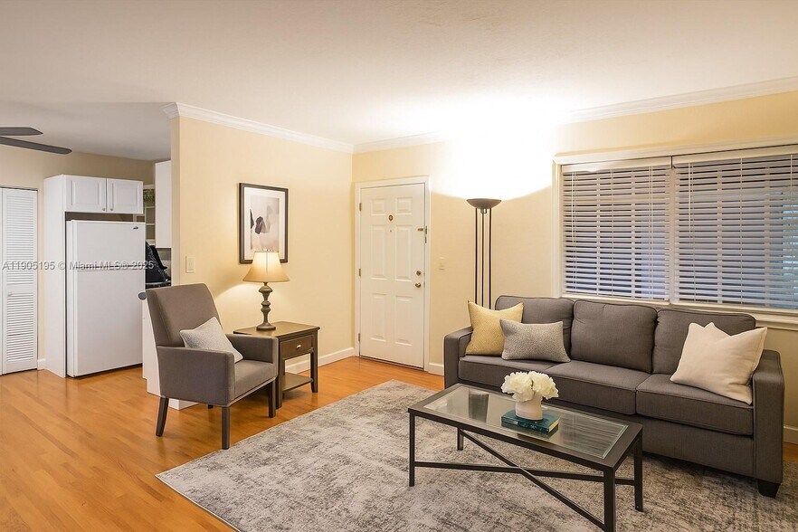 Building Photo - 45 Antilla Ave