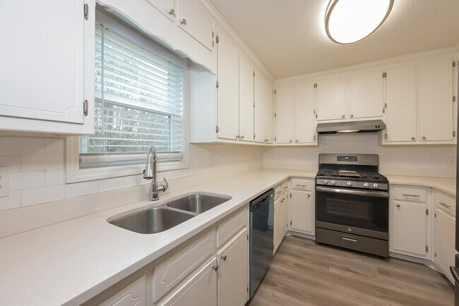 Building Photo - 1260 Rocky Rd