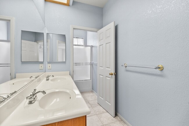 Building Photo - 15543 Vista Vicente Dr