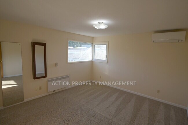 Building Photo - 4 bed 2 bath home in Port Angeles