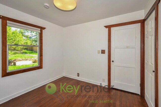 Building Photo - Clean Design and Easy Living in Seattle