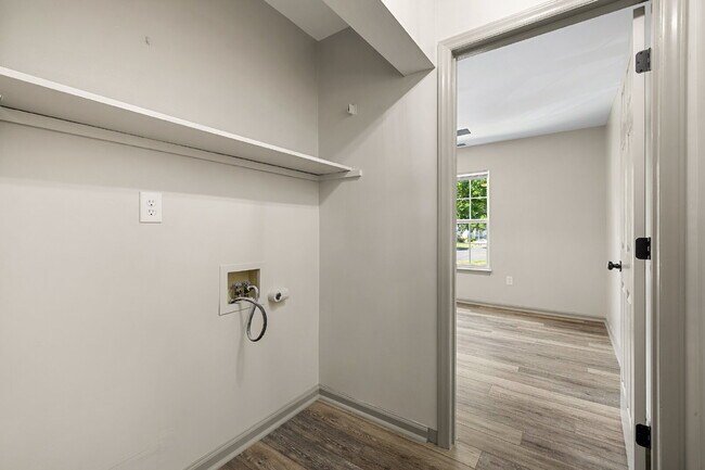 Building Photo - Fully Renovated 2 Bedroom 2 Bathroom Condo in Prime Rock Hill Location.