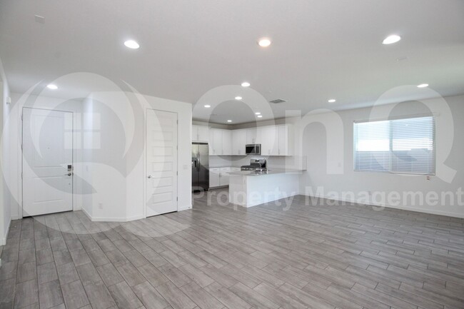 Building Photo - 8923 W Solano Dr