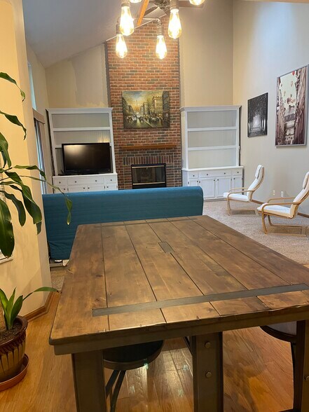 Building Photo - 6041 Holywell Dr