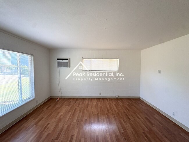 Building Photo - Charming 2bd/1ba Duplex near 47th Ave & Hwy 99