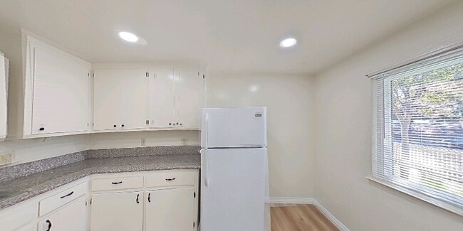 Building Photo - 305 E California Ave