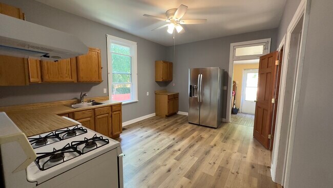 Building Photo - 1924 N St Louis Ave