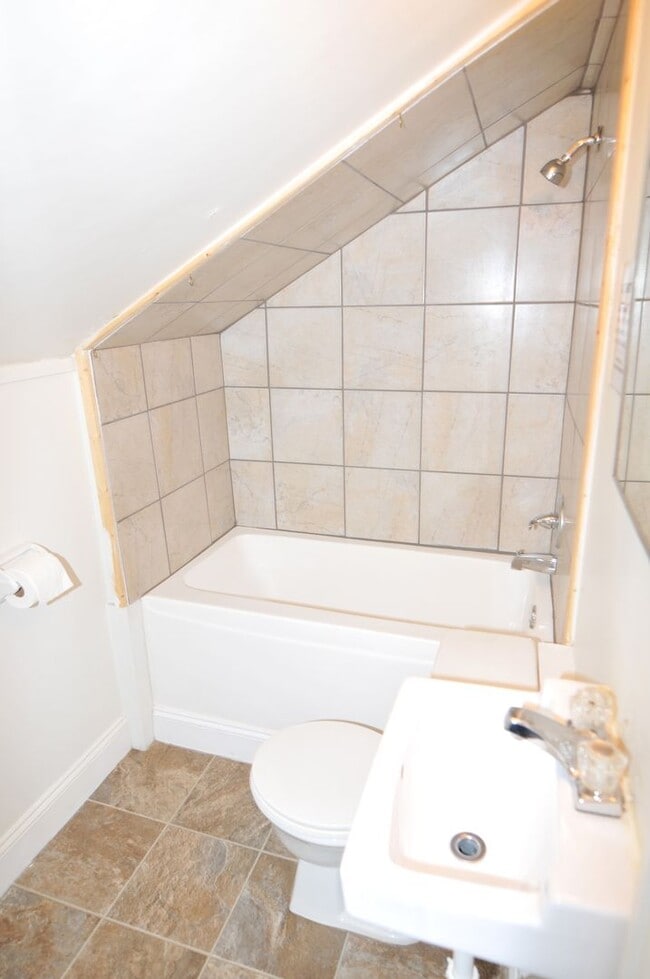 Building Photo - Great 7 bedroom 3 bath House located in St Cloud MN