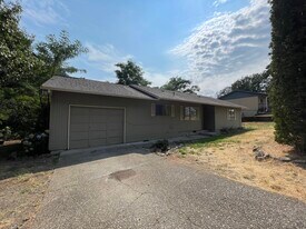 Building Photo - 100 SW Ruckel St