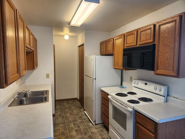 Building Photo - 621-633 Nygaard St.