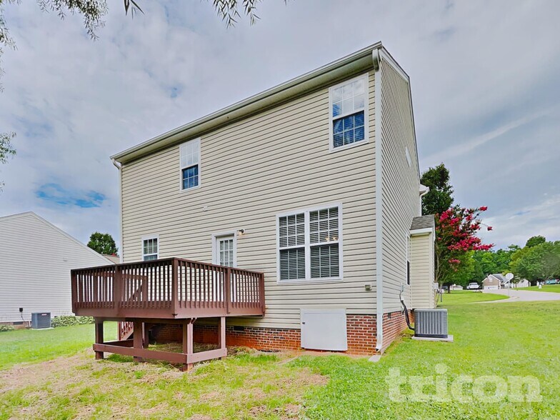 Building Photo - 6103 Glen Way Dr