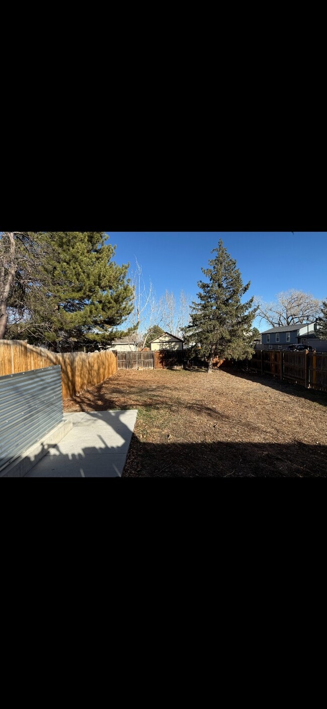 Building Photo - 11175 Dexter Dr