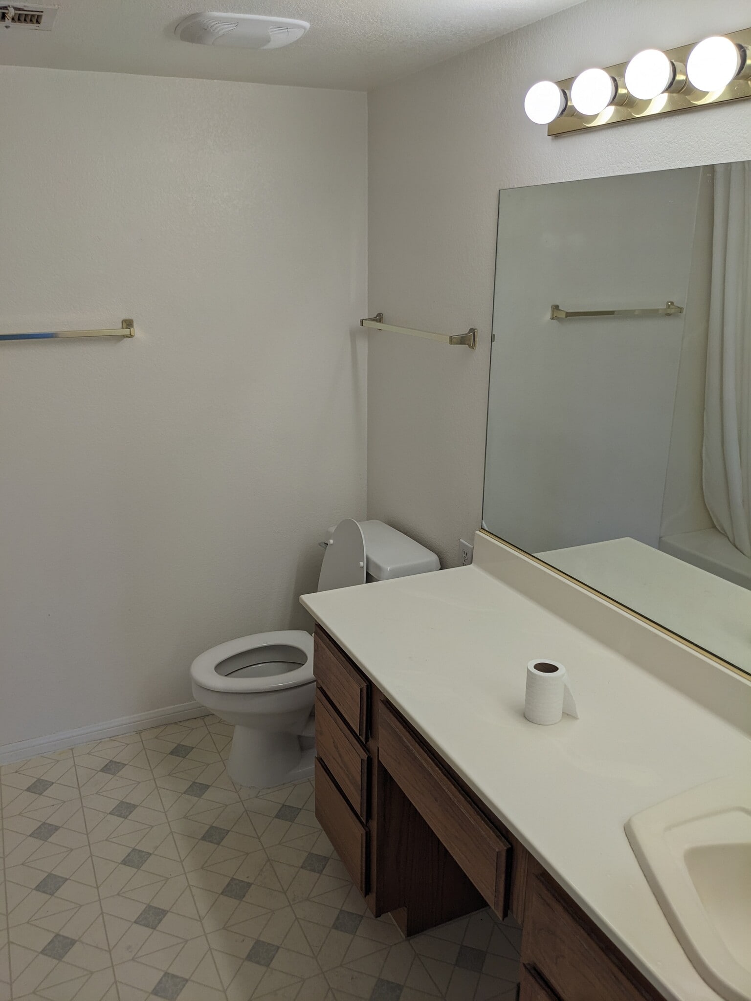 Building Photo - 701 Capri Dr