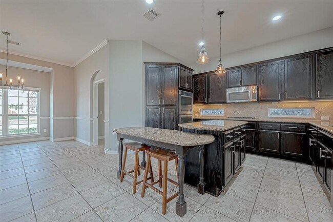 Building Photo - 30806 Academy Trace Dr
