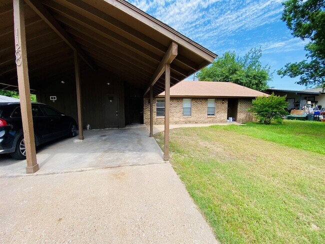 Building Photo - 11200 Renel Dr