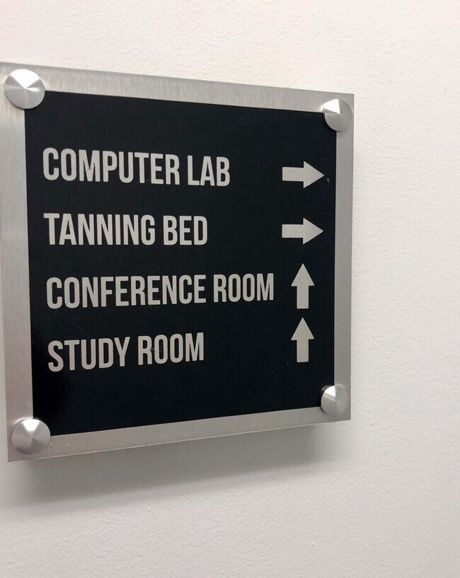 Building Photo - 3 Bedroom Apartment in University Village