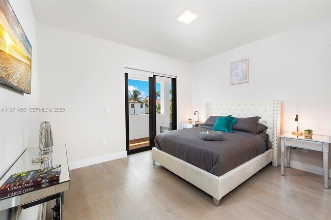 Building Photo - 850 Washington St