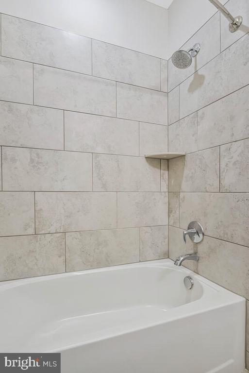 Building Photo - 1003 Sycamore Dr SE