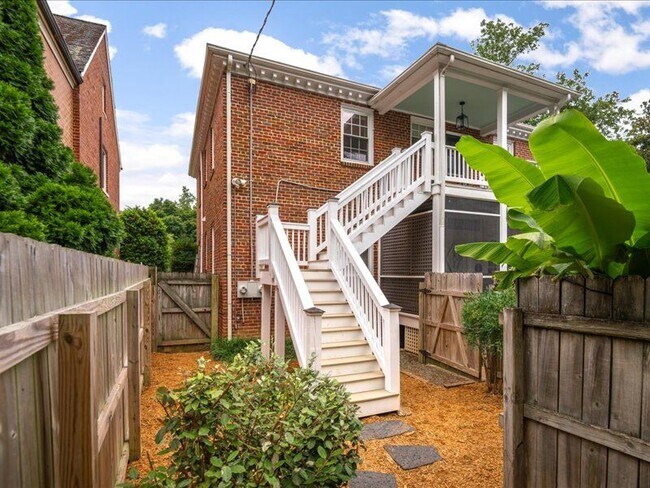 Building Photo - 4416 Bromley Ln