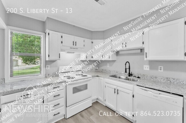 Building Photo - 200 S Liberty St