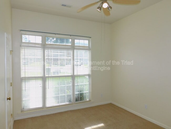 Building Photo - 3805 Tutbury Dr