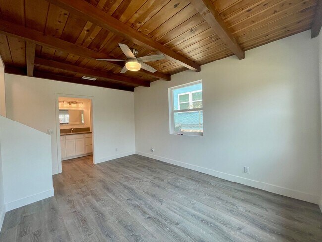 Building Photo - Fully Remodeled 4 Bedroom 2.5 Bathroom in ...