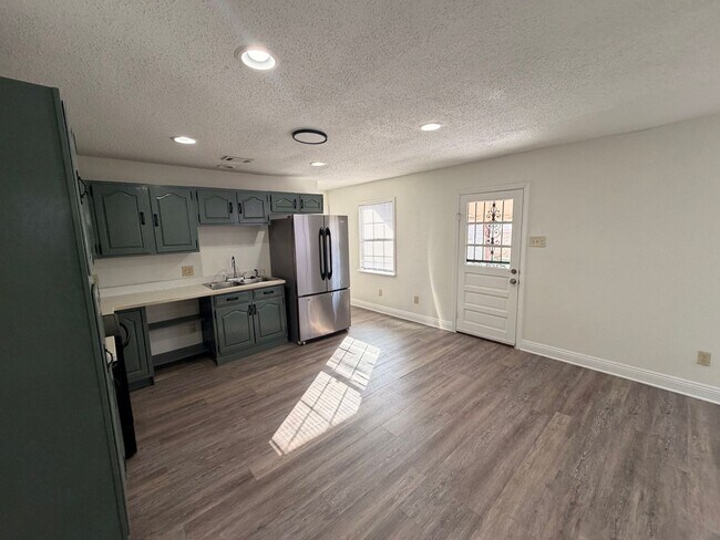 Building Photo - 1538 Mansfield Dr