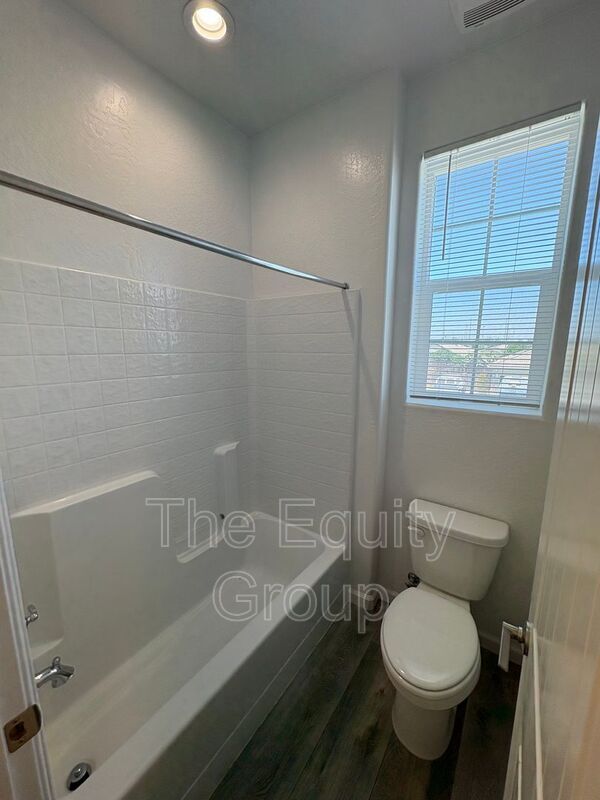 Building Photo - 1105 W Sedona Ave