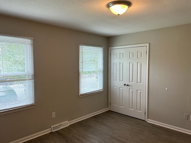 Building Photo - 105 Plaza Oaks Rd