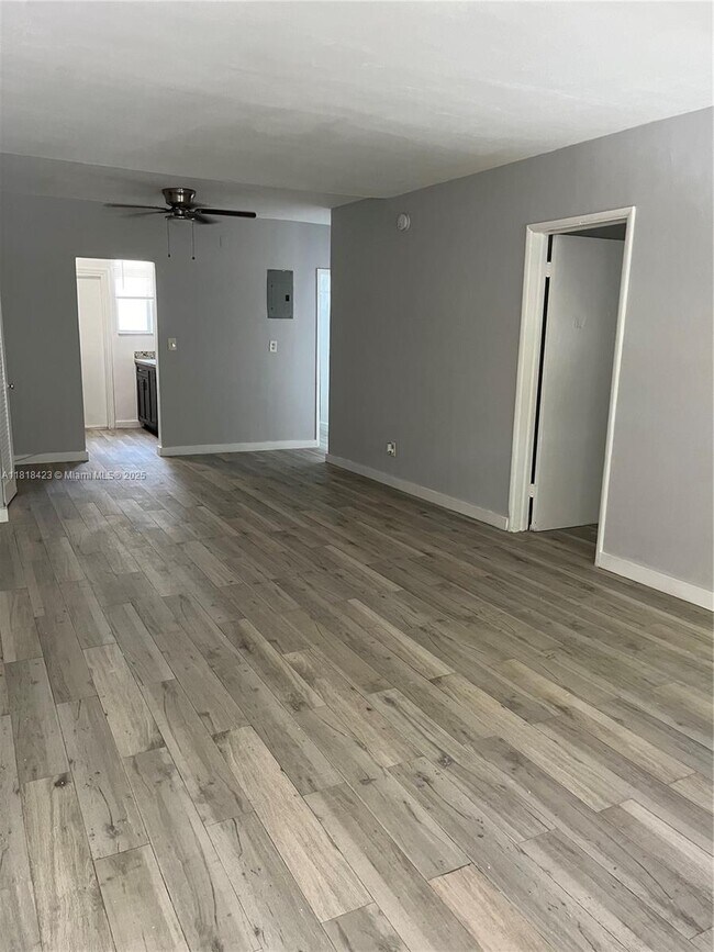 Building Photo - 8415 Crespi Blvd