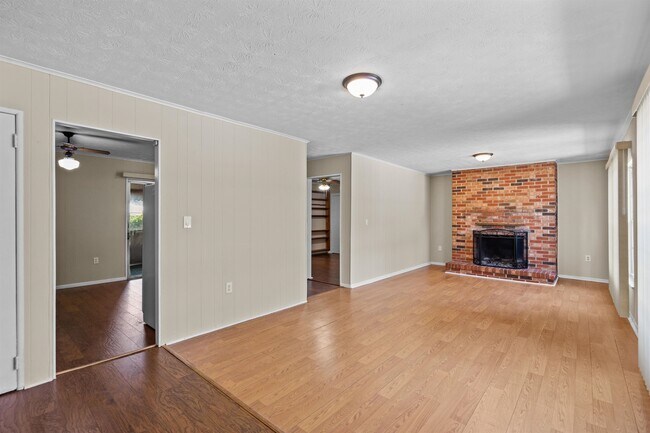 Building Photo - 253 Cowry Rd