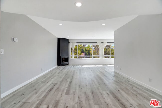 Building Photo - 10823 Camarillo St