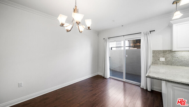 Building Photo - 1529 S Beverly Dr