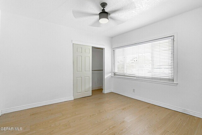 Building Photo - 513 Cardon St