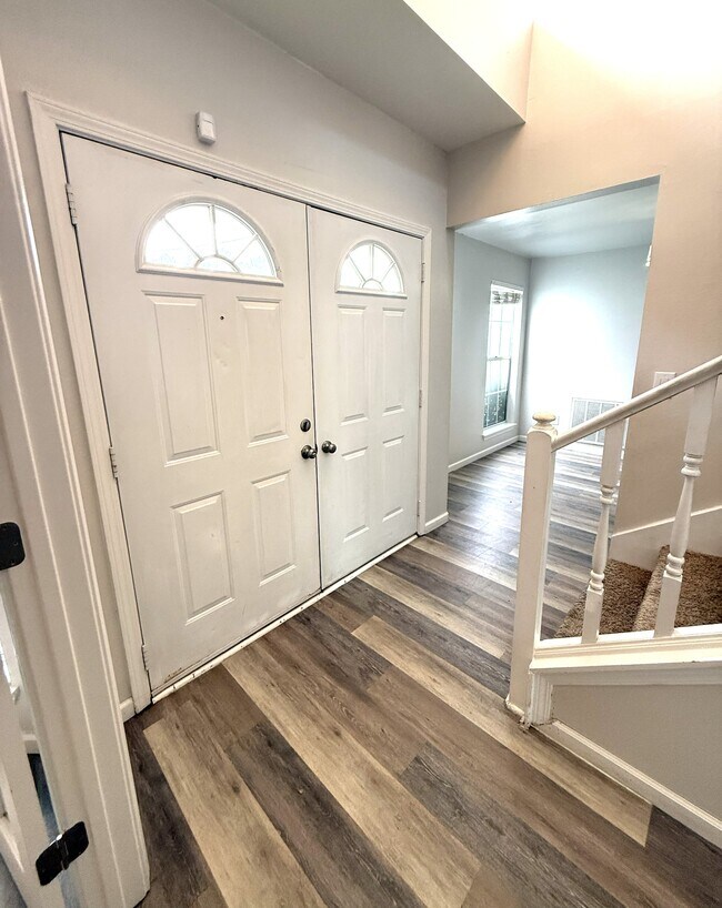 Building Photo - 4807 Summer Creek Cove