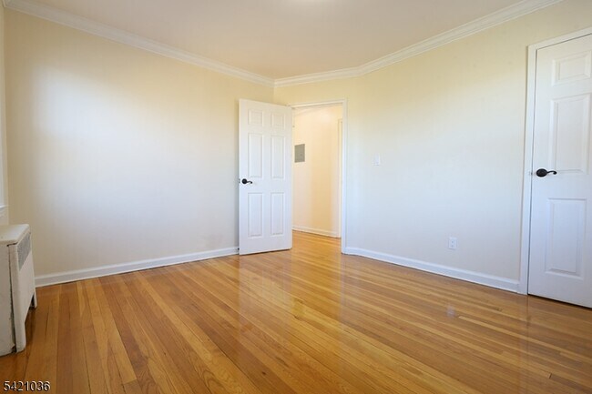 Building Photo - 412 Morris Ave