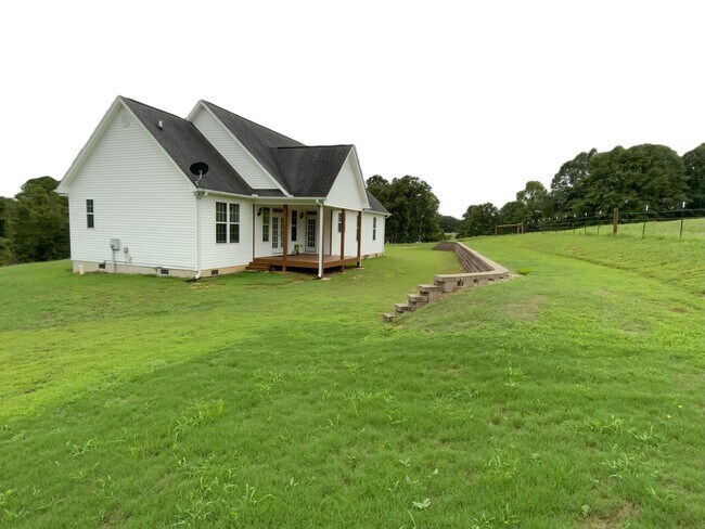 Building Photo - 135 Evans Rd