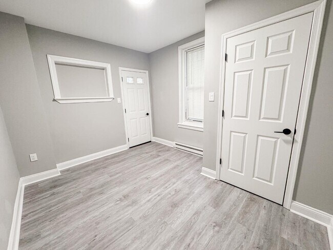 Building Photo - 2266 E Cambria St