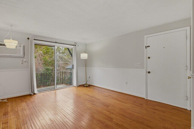 Building Photo - 559 Sagamore Ave