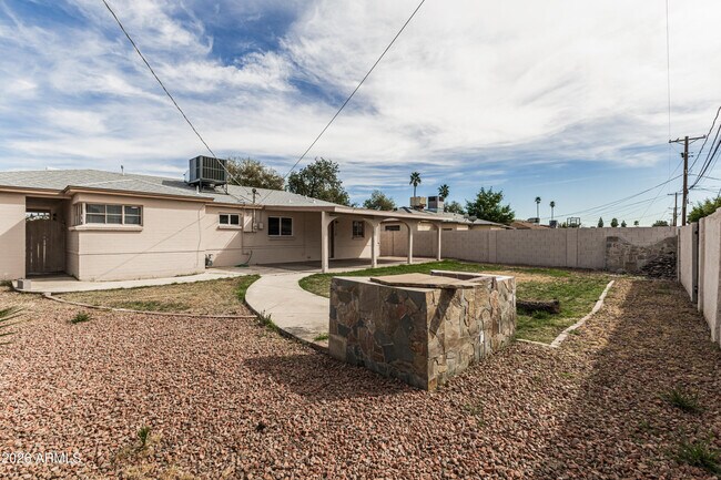 Building Photo - 5620 N 19th Ave