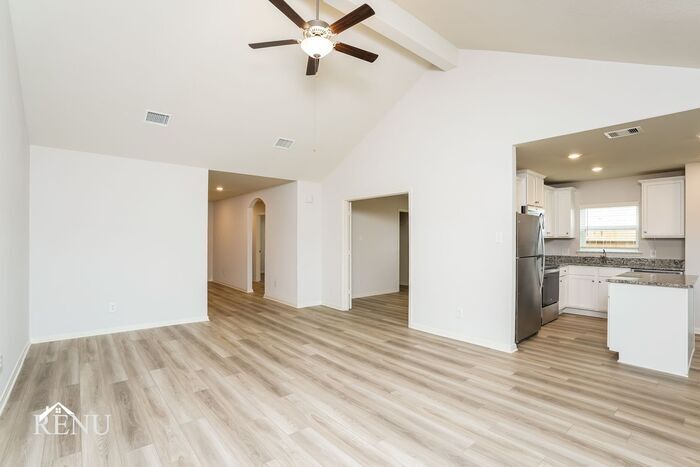 Building Photo - 10453 Sweetwater Creek Dr