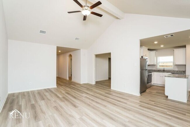 Building Photo - 10453 Sweetwater Creek Dr