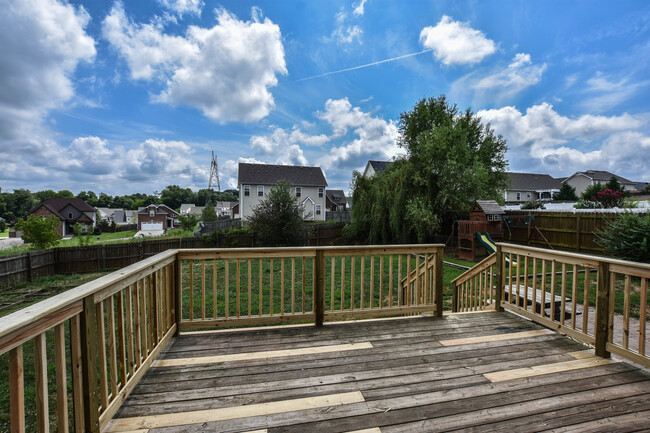 Building Photo - Pet Friendly Four Bedroom with Bonus!