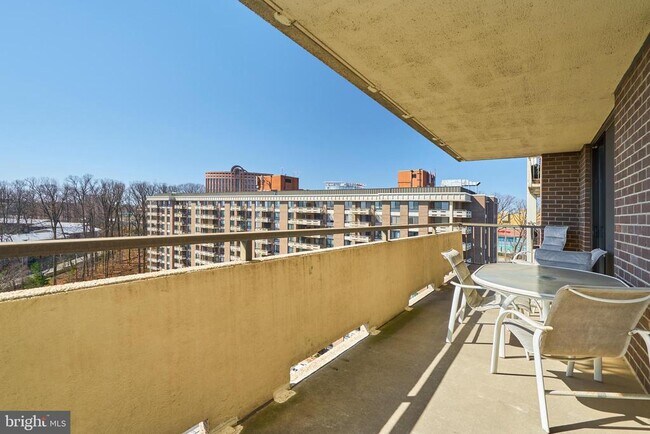 Building Photo - 1800 Old Meadow Rd