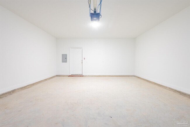 Building Photo - 9276 Sunset Dr