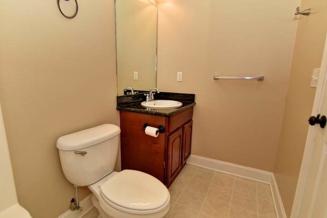 Building Photo - 719 42nd Ave