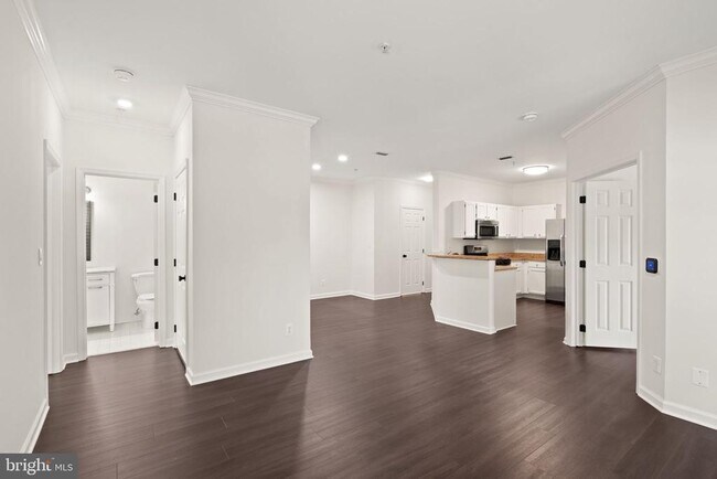 Building Photo - 1704 Lake Shore Crest Dr