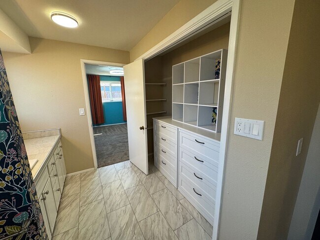 Building Photo - 3 Bed 2 Bath Home